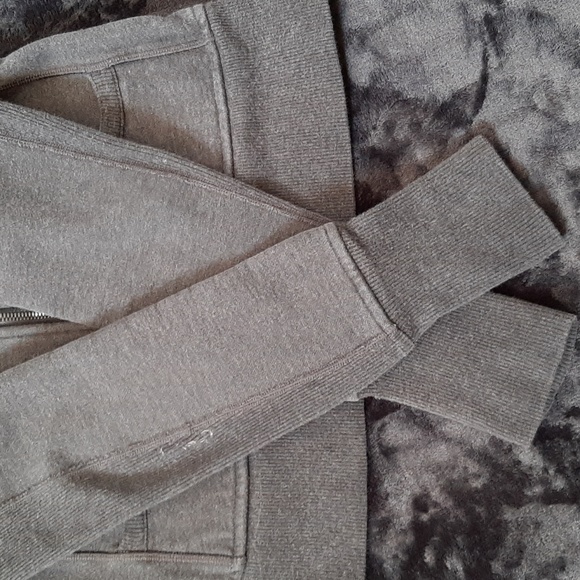 Lululemon Scuba Hoodie - Picture 5 of 5